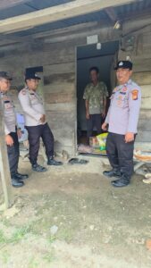 Polsek Bonai Darussalam Salurkan Bantuan Sosial melalui Program JALUR, Wujudkan Kehadiran Polri di Wilayah Pinggiran Sungai Rokan
